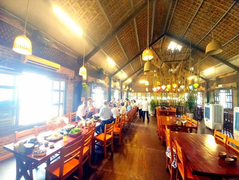 Nhà hàng Tam Gia Trang mang phong cách cổ trang đặc biệt