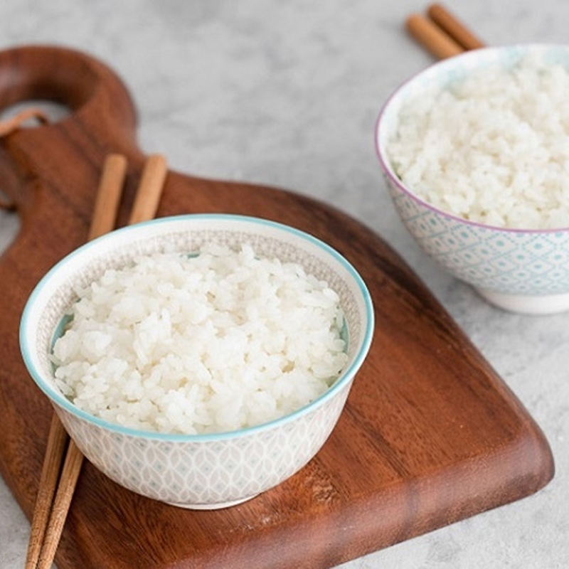 Nên sử dụng nồi cơm điện hay tủ nấu cơm chuyên dụng?