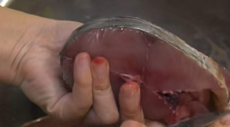 Hướng dẫn làm cá thu kho nước chè với 5 bước đơn giản hướng dẫn làm cá thu kho nước chè, sơ chế